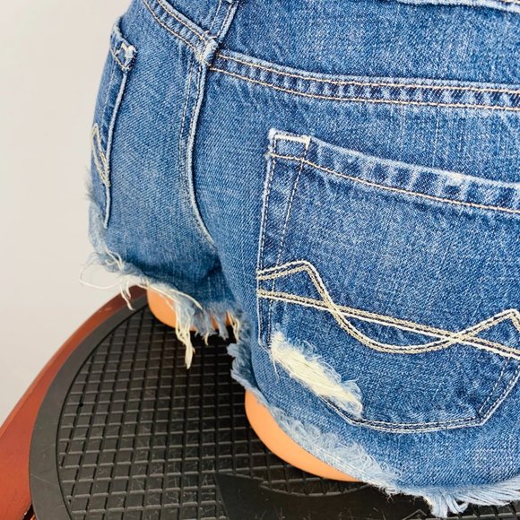 Mossimo Fringed Hem Jean Shorts 9 - Picture 6 of 8